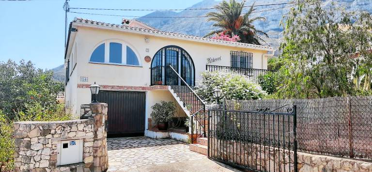 Villa with garden, terrace & barbecue — photo 2