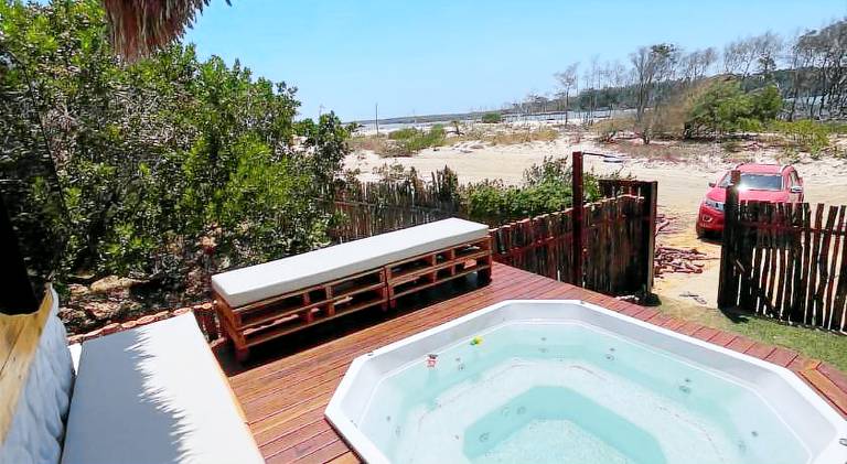 Chalet with jacuzzi & pool in Luís Correia