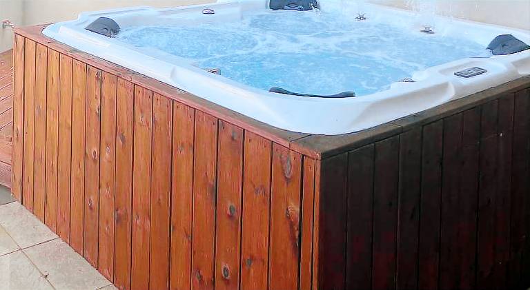Beautiful rental apartment with yard, terrace & hot tub | Next to the beach | Pet-friendly — photo 3
