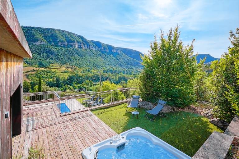 Villa with terrace, private pool & yard — photo 2
