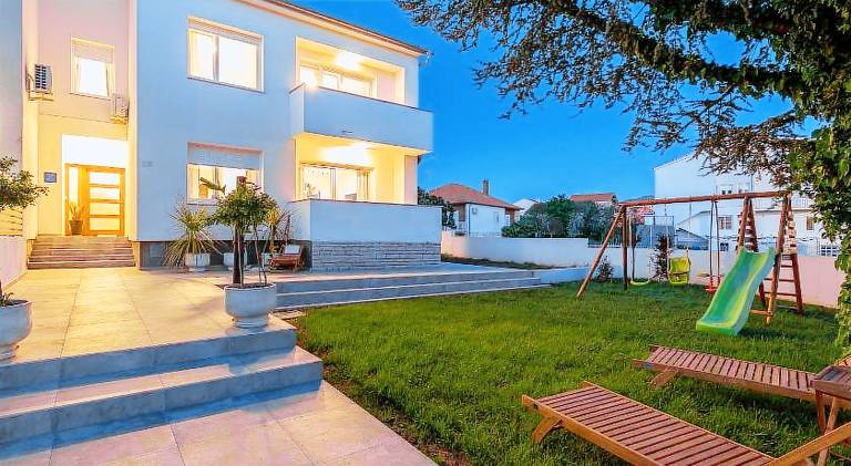 Ample villa | Pets are welcome in Biograd na Moru