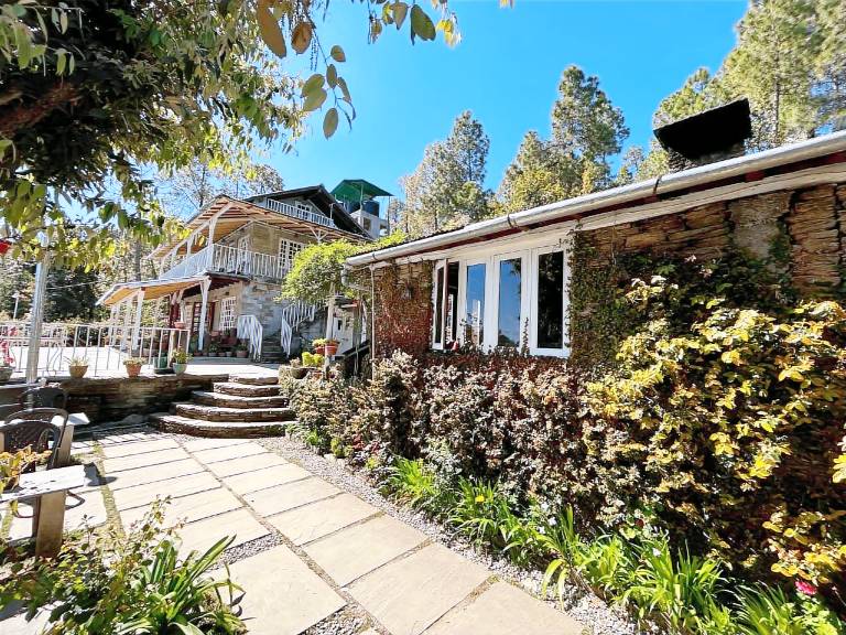 Frozen Woods Resorts in Almora