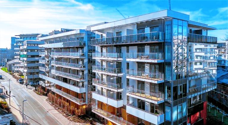 Luxury Riverside Apartment with Netflix, PrimeTV, EV Parking and 1Gbps WiFi — photo 5