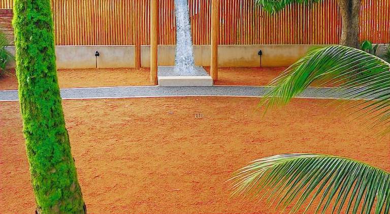 Chalet with pool & hot tub — photo 4