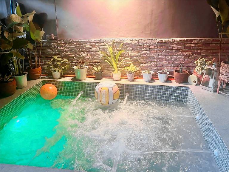 Villa with private pool, hot tub & grill | Pets allowed — photo 3