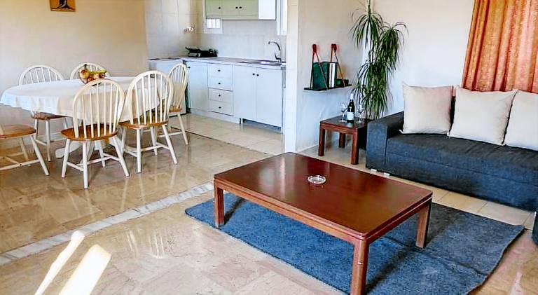Apartment with terrace, pool & yard — photo 3