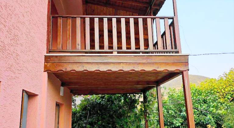 Fully equipped chalet with yard, BBQ & patio | Suitable for remote work | Pet-friendly — photo 4