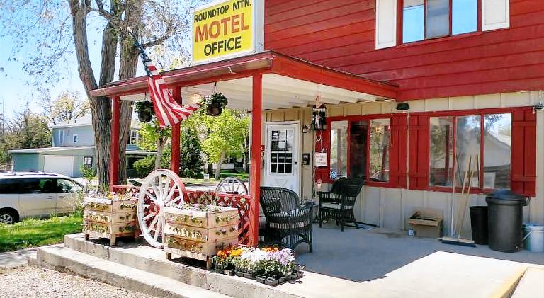 Roundtop Mountain Vista - Cabins and Motel in Thermopolis, WY