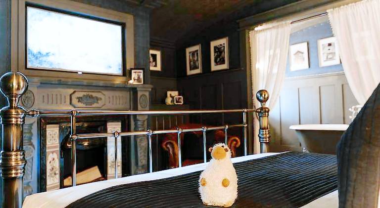 Sheddington Manor - 2 Bedroom Guest House & Cinema — photo 2