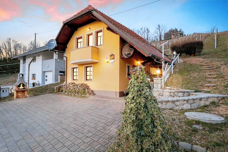 hiša  Vrh pri Boštanju