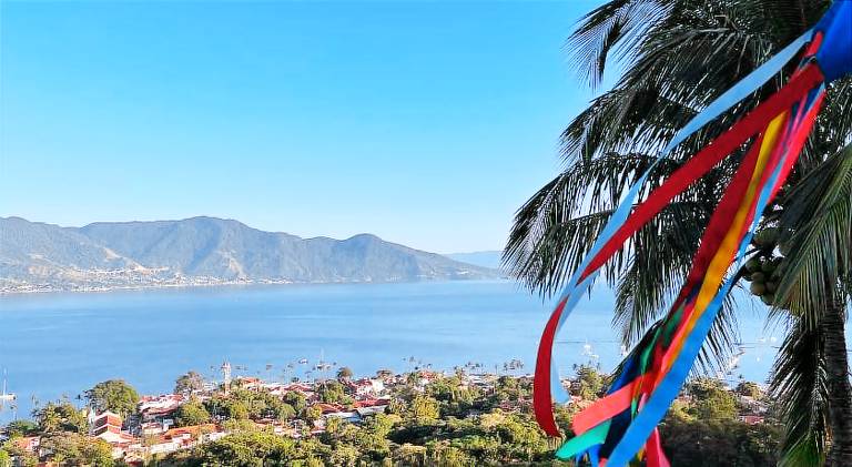 Lodge with patio & yard in Ilhabela