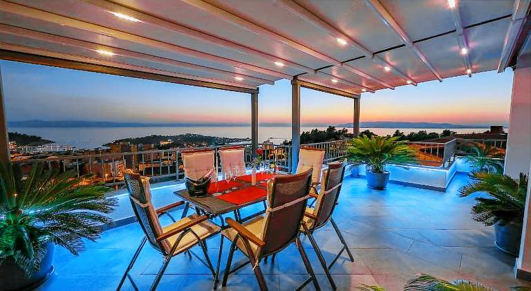 Holiday apartment with hot tub in Tucepi