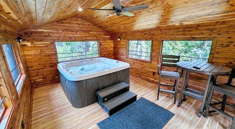 Vacation home with jacuzzi | Dogs allowed in Shenandoah, MD