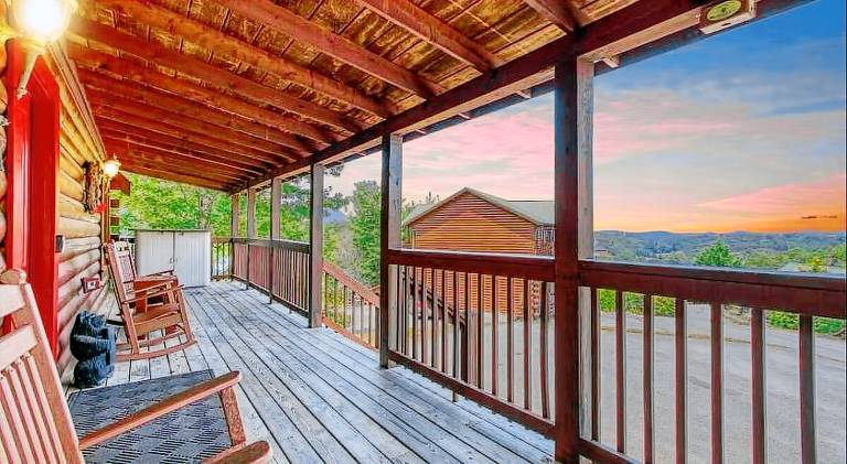 Vacation home with hot tub, pool & grill | Pets are welcome — photo 4