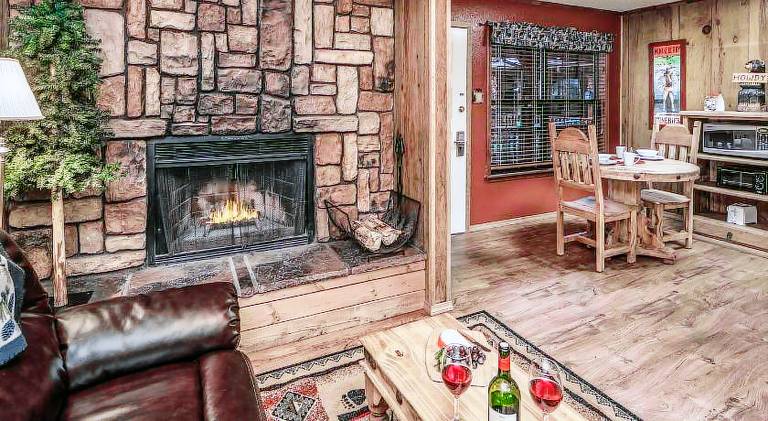 Shadow Mountain Lodge and Cabins in Ruidoso, NM