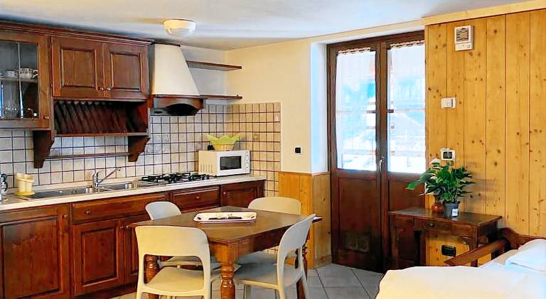 Serviced apartment with sauna & yard — photo 2