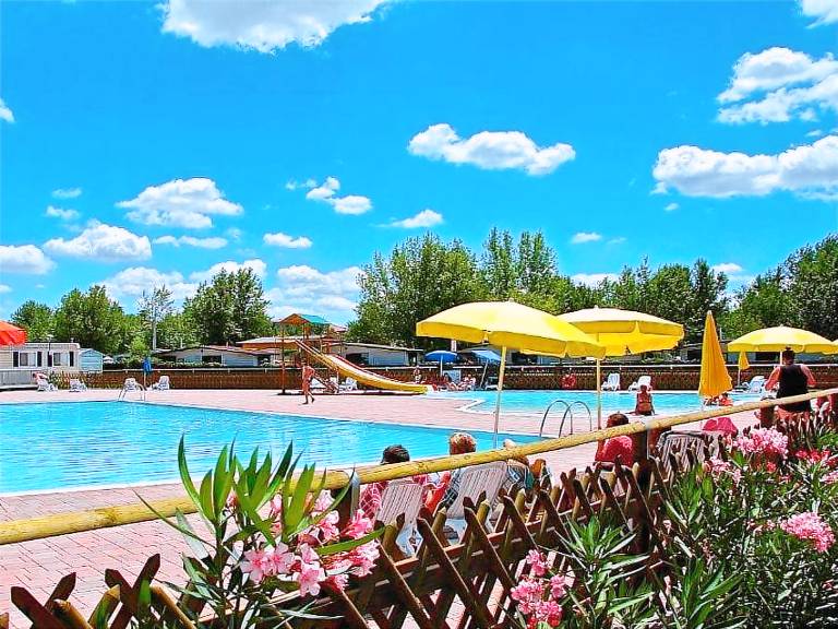 Child-friendly mobile home with pool & terrace | Beach nearby | Pets are welcome — photo 3