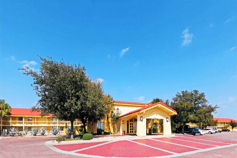 Super 8 by Wyndham Eagle Pass in Eagle Pass, TX