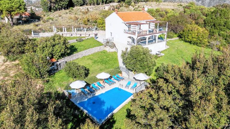 Fully equipped spacious villa with terrace, yard & private pool | Pets are welcome — photo 4