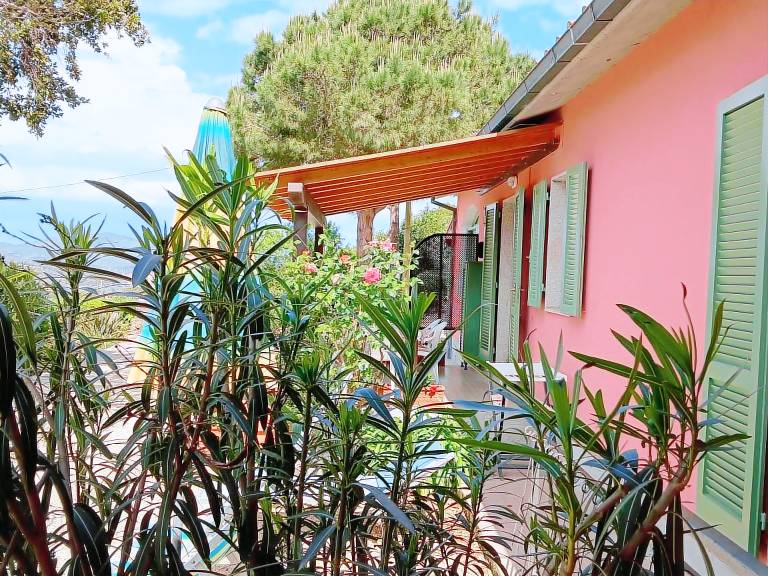 Holiday apartment with grill, garden & hot tub | Mountain view | Pets allowed — photo 5