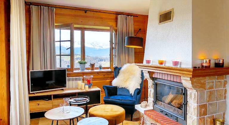 Villa with barbeque, yard & patio in Poronin