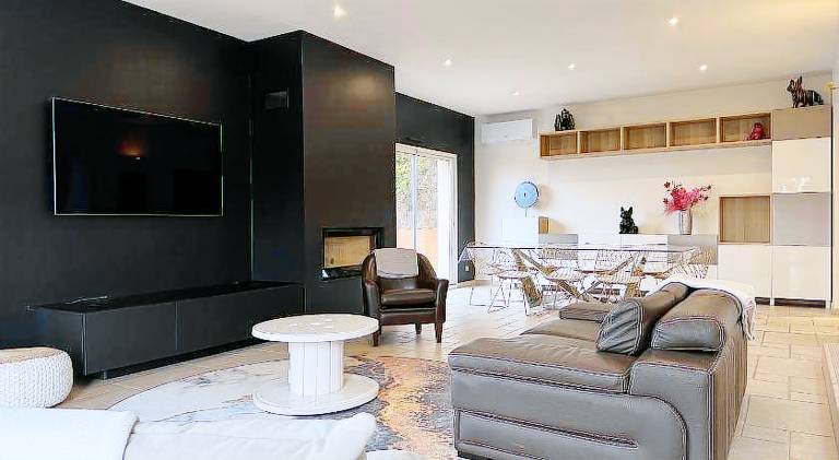 Fully equipped lovely vacation home with terrace, grill & jacuzzi | Pets are welcome — photo 3