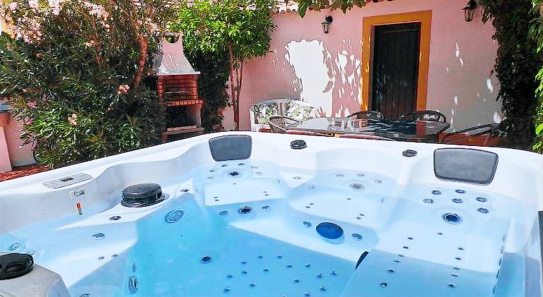 Chalet with pool | Pet-friendly — photo 3