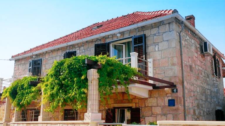 Apartma  Postira