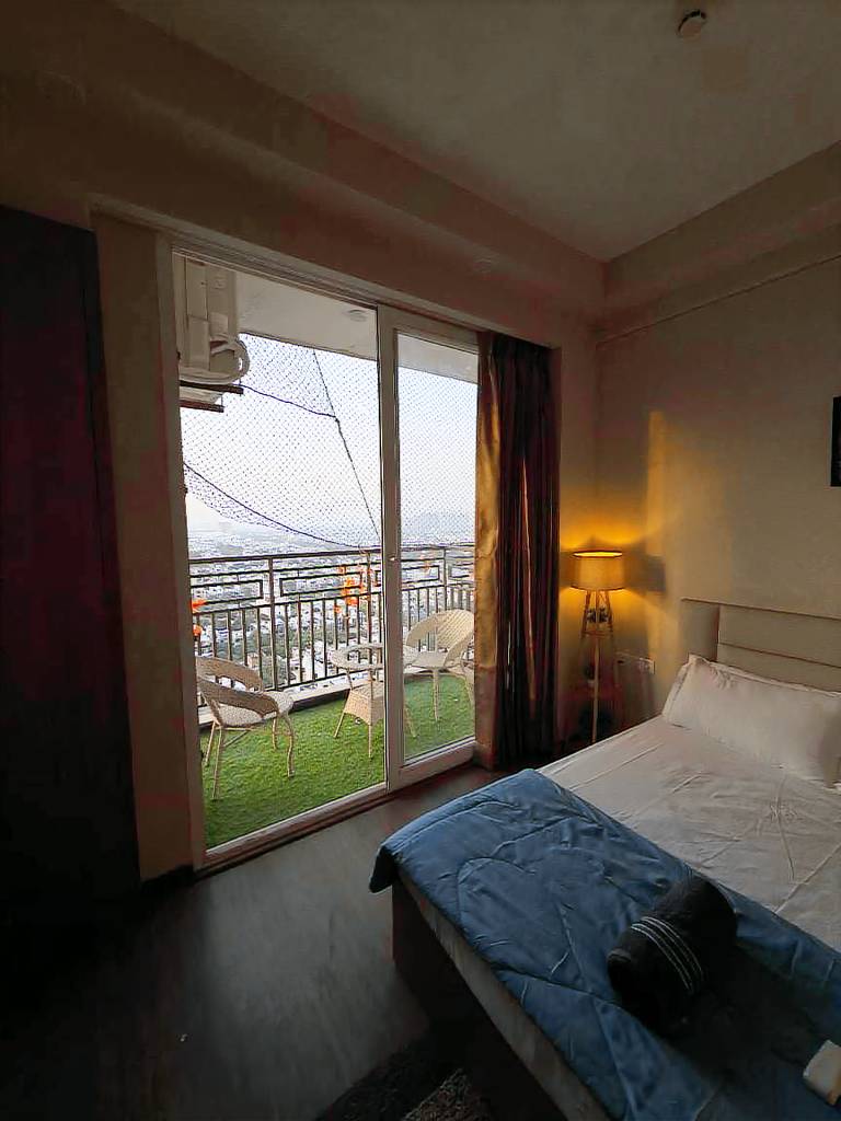 Visitor Stop in Greater Noida