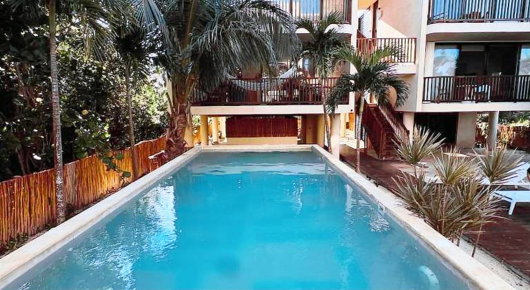 Apartment with pool — photo 4