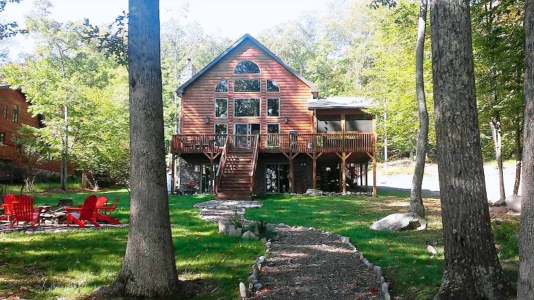 House  Fawn Lake Forest
