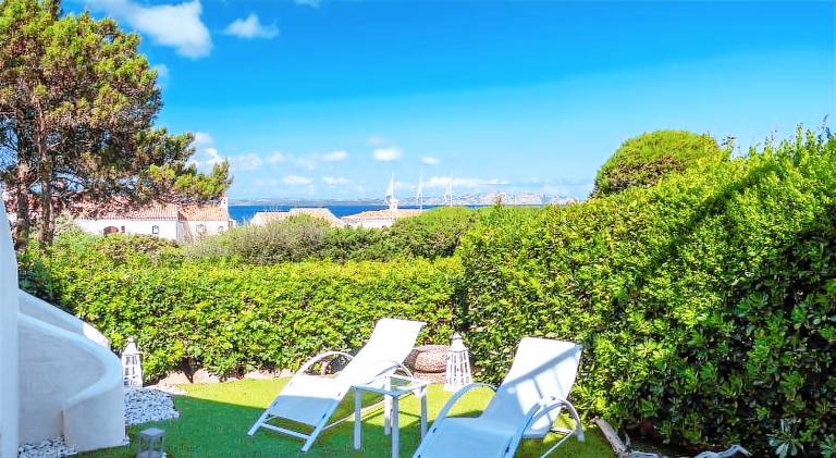 Villa with 2 rooms for 4 persons — photo 4
