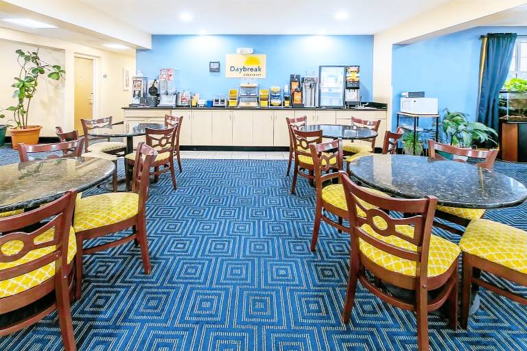 Days Inn & Suites by Wyndham Pryor — photo 3