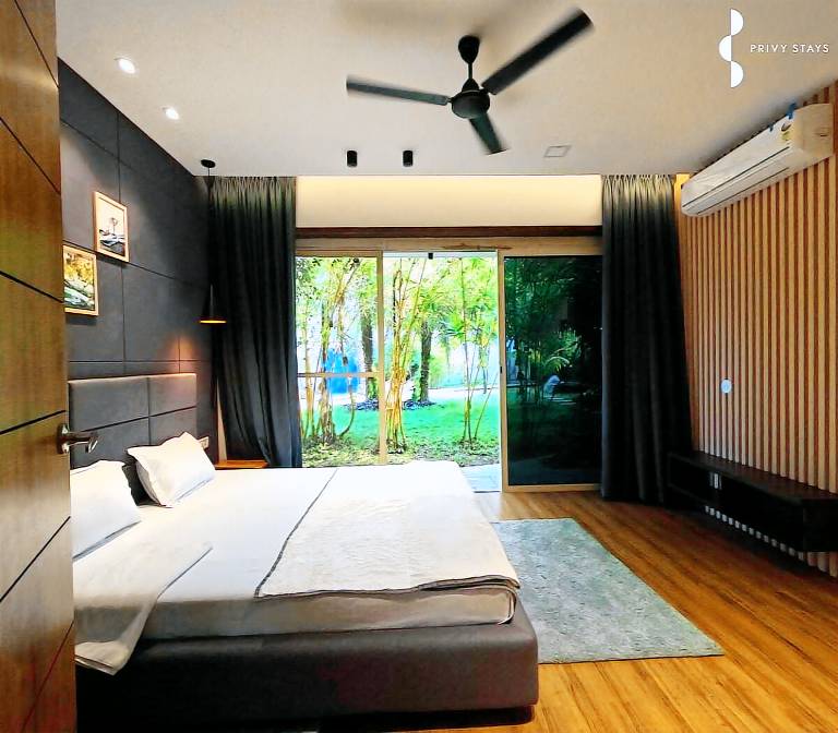 Villa with garden, pool & jacuzzi | Suitable for remote work in Alibag