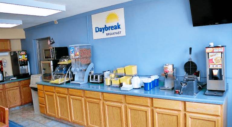 Days Inn by Wyndham Grand Island — photo 5