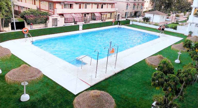 Apartment with pool — photo 2