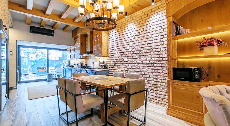 Fully equipped villa with terrace, garden & barbeque | Near Hadrian's Gate | Perfect for remote work | Dogs allowed — photo 4