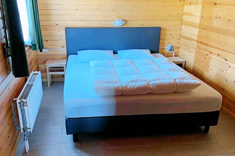 Vacation home with yard, sauna & pool | Nature view — photo 4