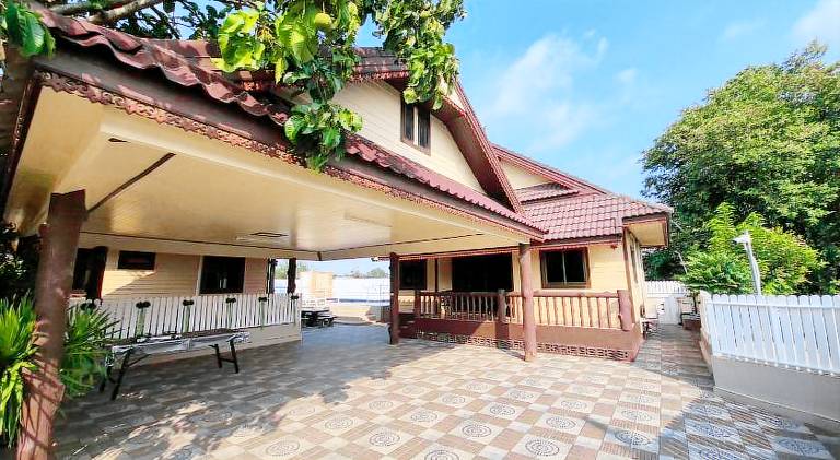Beautiful villa with terrace, pool & barbeque | Dogs allowed — photo 3