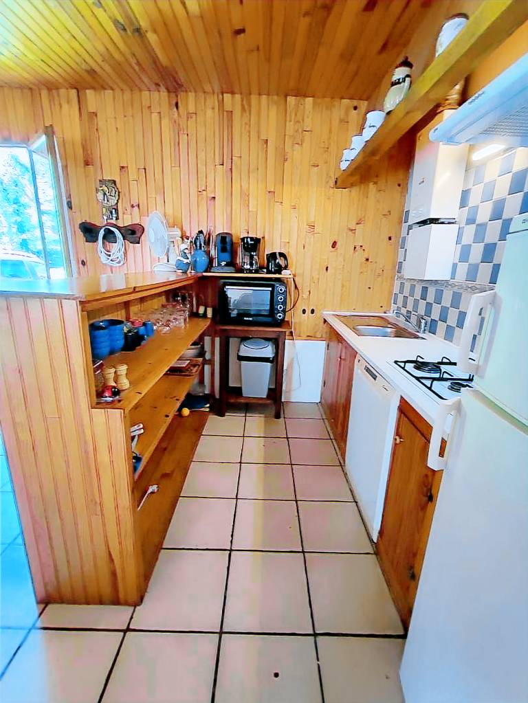 Gite with barbecue, patio & garden — photo 2