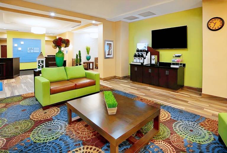 Holiday Inn Express & Suites Davenport North By IHG — photo 2
