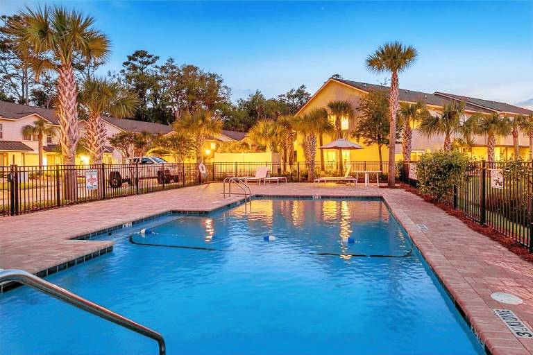 Child-friendly vacation home with pool & barbeque | City view | Dogs allowed — photo 2