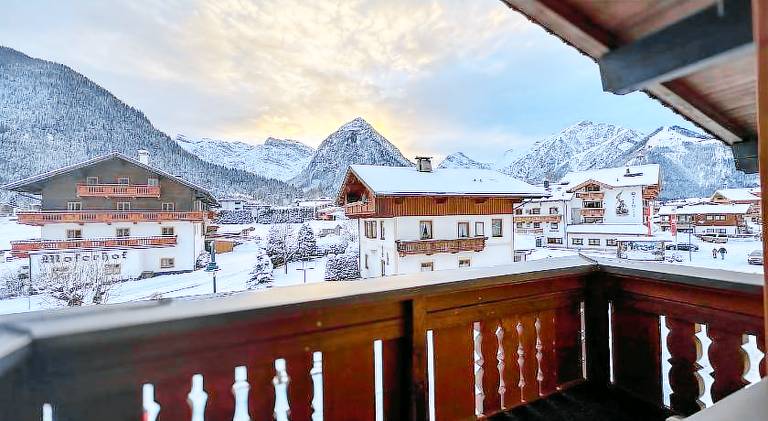 Big rental apartment with patio | Ski nearby | Pets allowed — photo 4