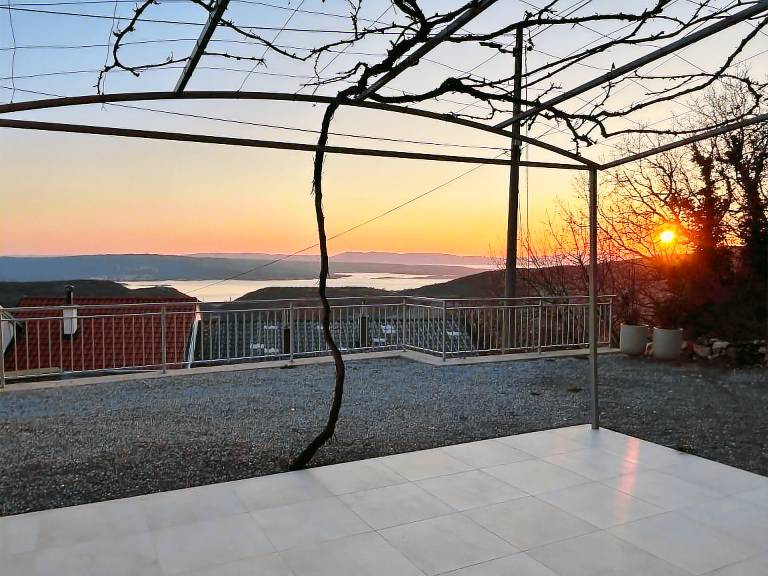 Fully equipped nice vacation home with grill, terrace & yard | Sea view | Pets are welcome — photo 2