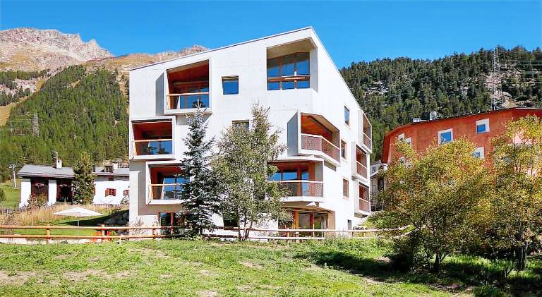 Family-friendly beautiful lodge with sauna & terrace | Pets are welcome in Pontresina
