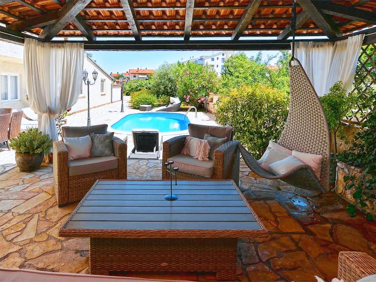 Nice vacation home with barbeque & private pool | Pet-friendly — photo 2
