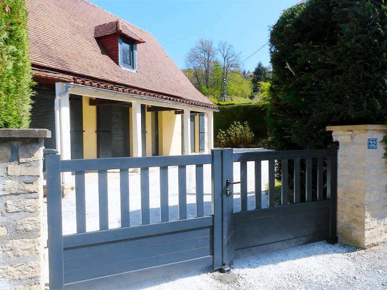 Fully equipped villa with private pool, garden & barbeque | River view | Pets are welcome — photo 3