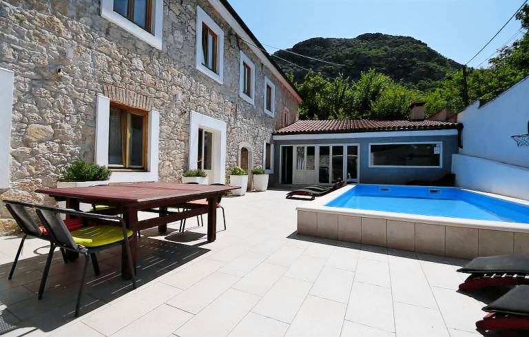 Fully equipped ample villa with garden, private pool & BBQ | Dogs allowed in Crikvenica