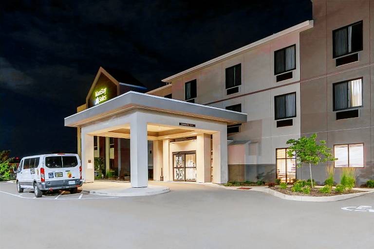 MainStay Suites St Louis Airport
