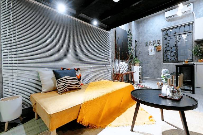 Small Cave: 75m2 Industrial Apt at Saigon Center — photo 3